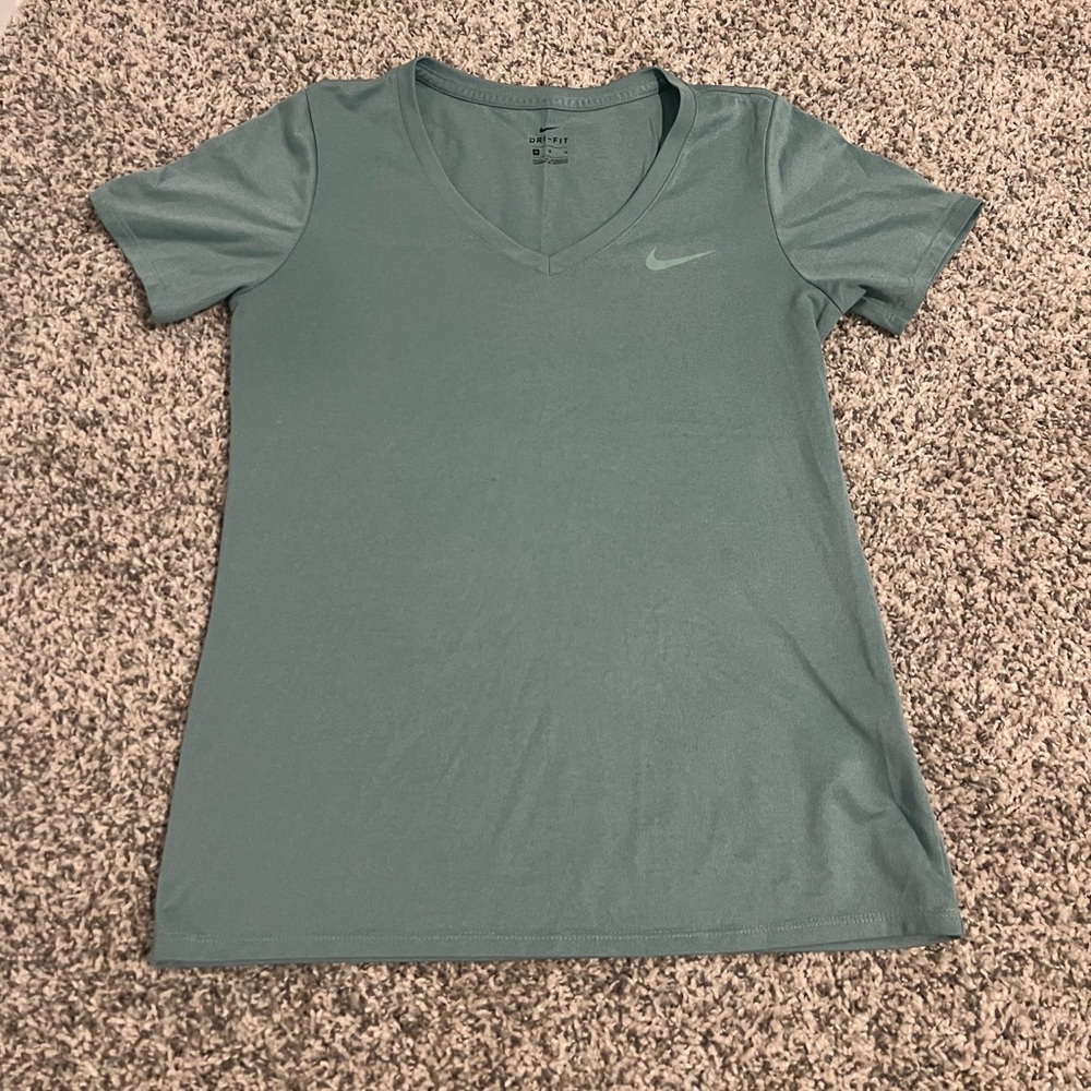 4 (four) size M Nike dri-fit tshirts - Picture 2 of 9